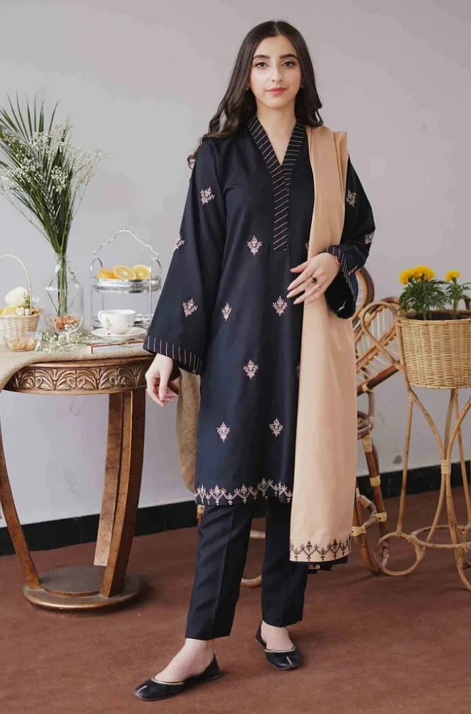 QN820 WINTER 3PC Dhanak suit with Embroidered Shawll - Qirat Noman