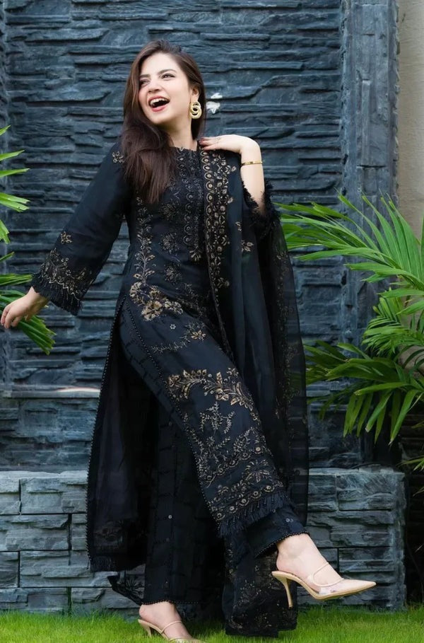 QN515 WINTER NISA 3PC Khaddar Embroidered Shirt With Chiffon Embroidered Dupatta - Qirat Noman