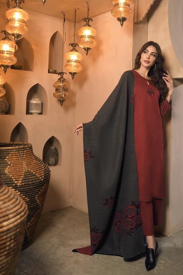 QN811 Winter Nishat Linen Plain three piece With Printed Karandi Shawll - Qirat Noman