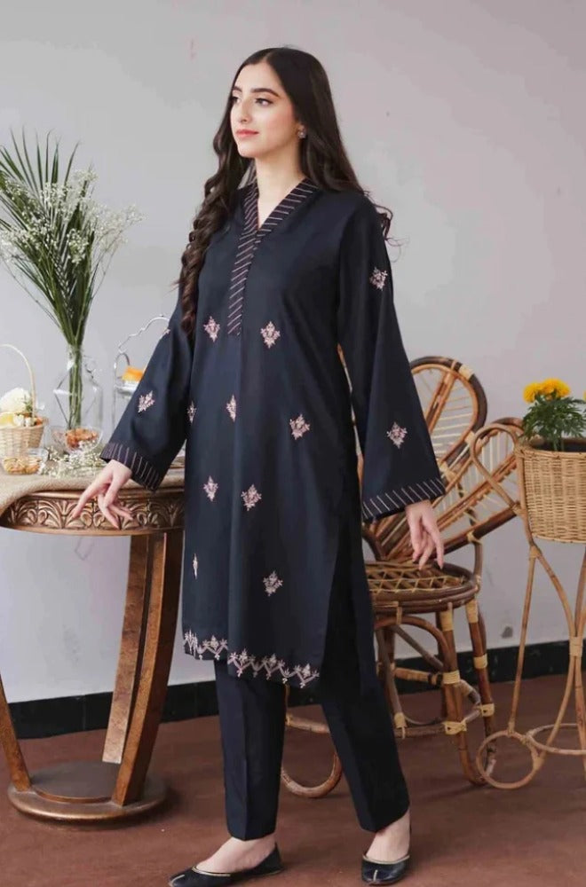 QN820 WINTER 3PC Dhanak suit with Embroidered Shawll - Qirat Noman