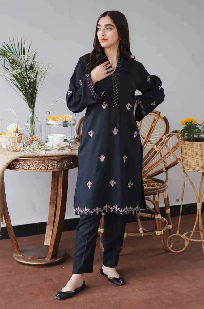 QN820 WINTER 3PC Dhanak suit with Embroidered Shawll - Qirat Noman