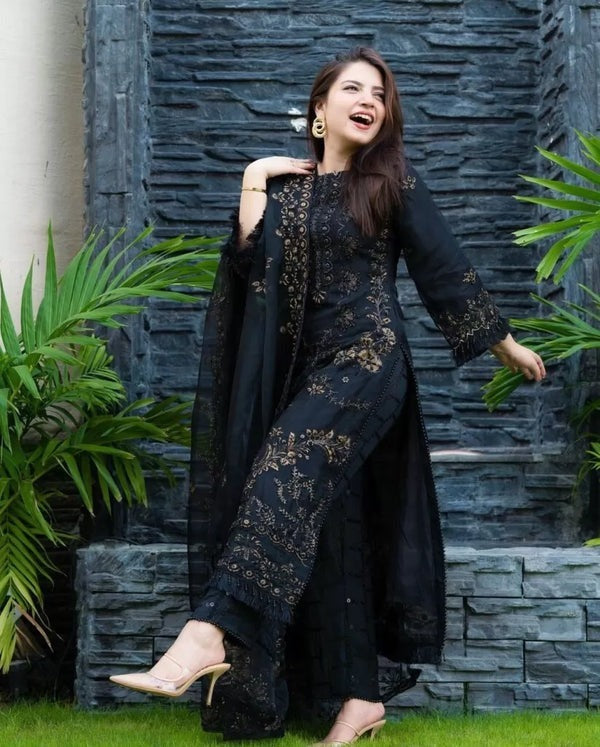 QN515 WINTER NISA 3PC Khaddar Embroidered Shirt With Chiffon Embroidered Dupatta - Qirat Noman